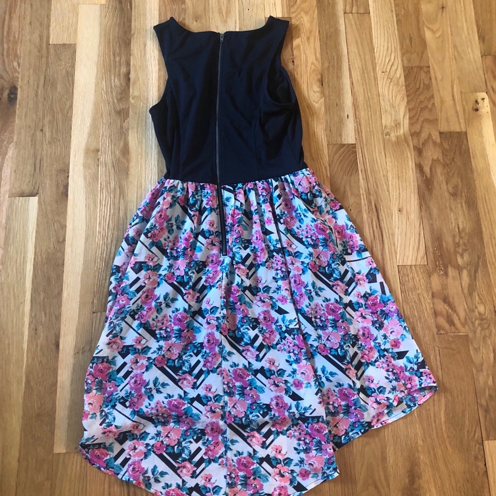 ๐๐ Beautiful Dress ๐๐ - Picture 2 of 5